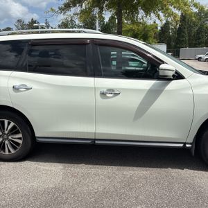 2017 Nissan PATHFINDER SV — миниатюра 11