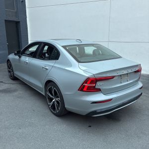 2024 Volvo S60 B5 CORE DARK THEME 照片 5
