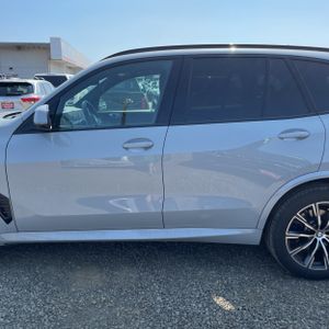 صورة 4 لـ 2025 BMW X5 XDRIVE40I