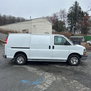 CHEVROLET EXPRESS 2500 - 10