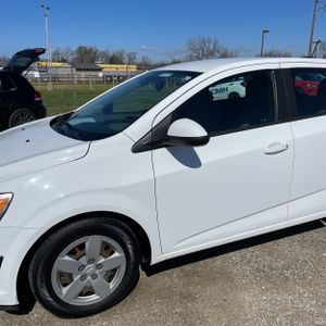 CHEVROLET SONIC LS AUTO - 2