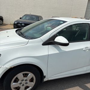 2015 Chevrolet SONIC LS — фото 2