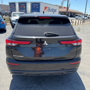 صورة 7 لـ 2023 Mitsubishi OUTLANDER ES