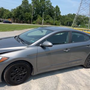2018 Hyundai ELANTRA SE photo 2