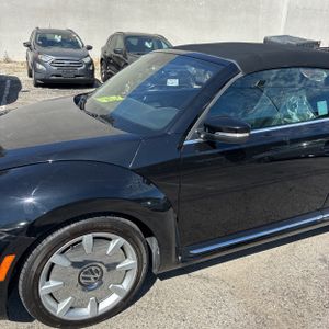 VOLKSWAGEN BEETLE CONVERTIBLE 2.5L PZEV - 2