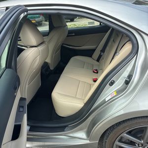 2019 Lexus IS 300 BASE — фото 34