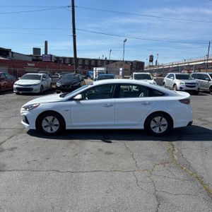 HYUNDAI SONATA HYBRID SE - 3