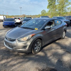 HYUNDAI ELANTRA GLS - 1