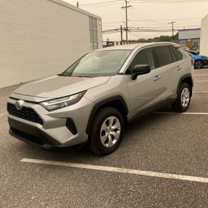 2025 Toyota RAV4 LE 照片 1