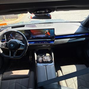صورة مصغرة 37 لـ 2026 BMW 550E XDRIVE