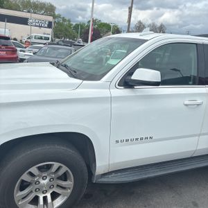 CHEVROLET SUBURBAN LT - 2