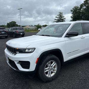 صورة 2 لـ 2023 JEEP GRAND CHEROKEE LAREDO