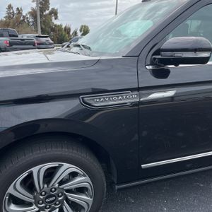 LINCOLN NAVIGATOR L PREMIERE - 2