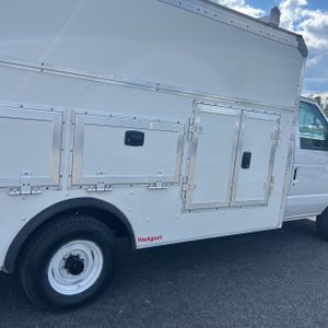 FORD E-350 CUTAWAY - 9