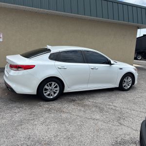 KIA OPTIMA LX - 10