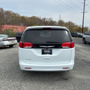 CHRYSLER VOYAGER LX - 7