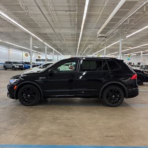 VOLKSWAGEN TIGUAN SE R-LINE BLACK - 3