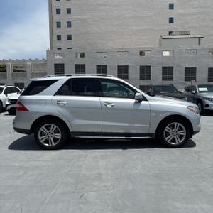 صورة 10 لـ 2012 Mercedes-BENZ M-CLASS