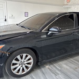 2018 Toyota CAMRY LE photo 2