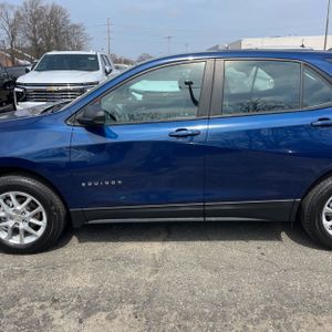 CHEVROLET EQUINOX LS - 4