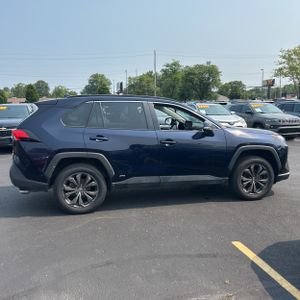 2023 Toyota RAV4 HYBRID XLE PREMIUM — фото 10