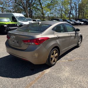 HYUNDAI ELANTRA GLS - 8