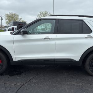FORD EXPLORER ST - 4