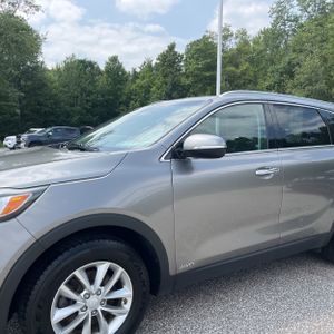 2017 KIA SORENTO LX photo 2