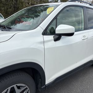 SUBARU FORESTER PREMIUM - 2