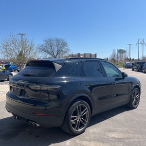 PORSCHE CAYENNE S - 8