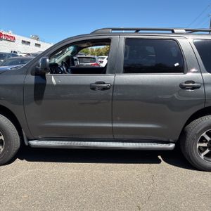 2012 Toyota SEQUOIA SR5 — фото 4