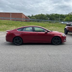 FORD FUSION SE - 10