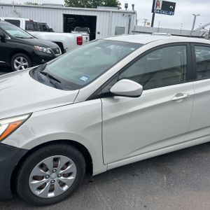 HYUNDAI ACCENT SE - 2