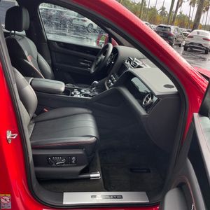صورة مصغرة 32 لـ 2021 Bentley BENTAYGA V8