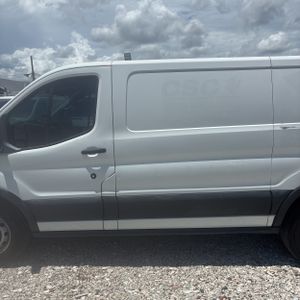 FORD TRANSIT 150 - 4