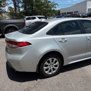 2025 Toyota COROLLA LE photo 8