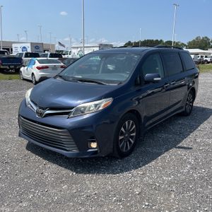 TOYOTA SIENNA - 1