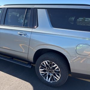 CHEVROLET SUBURBAN Z71 - 6