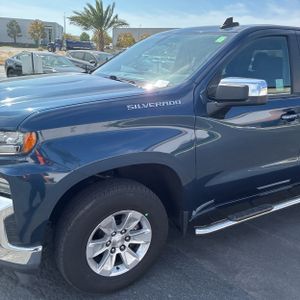 2021 Chevrolet SILVERADO 1500 LT — фото 2