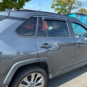 2020 Toyota RAV4 XLE PREMIUM — фото 9