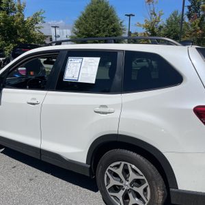 2024 Subaru FORESTER PREMIUM 照片 6
