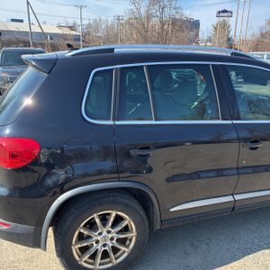 VOLKSWAGEN TIGUAN R-LINE - 9