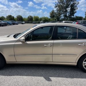 MERCEDES-BENZ E-CLASS - 4