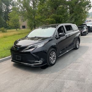 صورة 1 لـ 2021 Toyota SIENNA XLE 8-PASSENGER