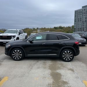 MERCEDES-BENZ GLA - 3