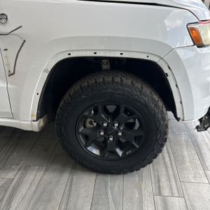 2017 JEEP GRAND CHEROKEE OVERLAND — фото 18