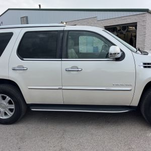 2010 Cadillac ESCALADE BASE — миниатюра 11