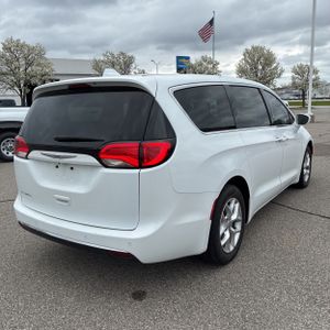 CHRYSLER PACIFICA TOURING - 8