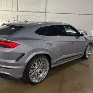 2025 Lamborghini URUS SE — фото 9
