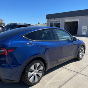 TESLA MODEL Y LONG RANGE - 9
